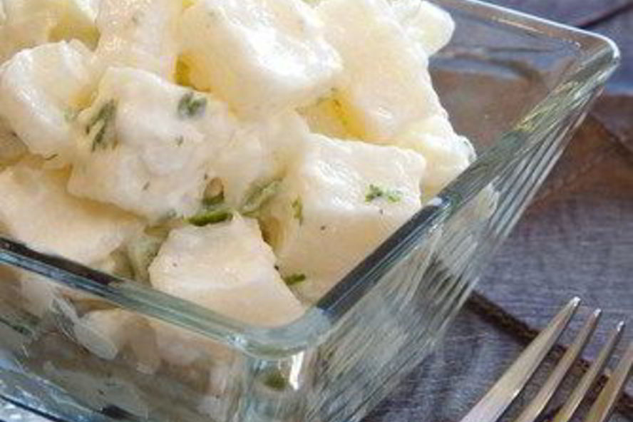Рецепт картофельного салата с яйцами и горчичной заправкой