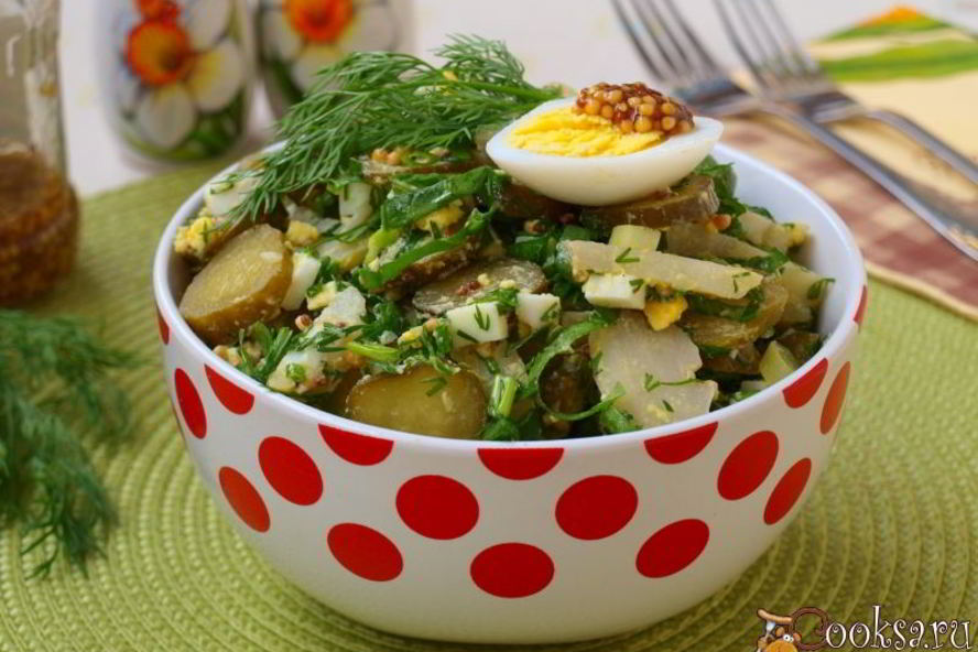 Рецепт картофельного салата со щавелем и маринованными огурцами