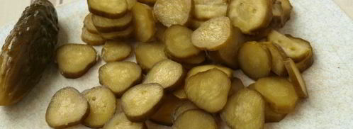 картофельный салат со щавелем и маринованными огурцами. Шаг 3