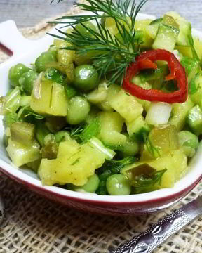 Салат из картофеля и огурцов