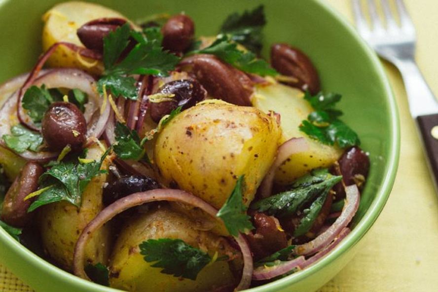 Рецепт салата из картофеля с маслинами