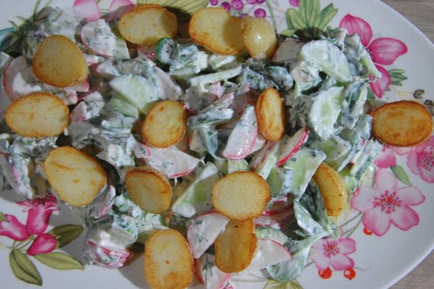 Рецепт салата из молодого картофеля с редисом и заправкой из феты