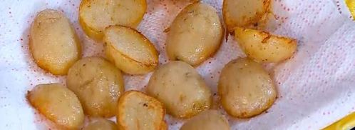 салат из молодого картофеля с редисом и заправкой из феты. Шаг 4