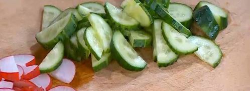 салат из молодого картофеля с редисом и заправкой из феты. Шаг 5