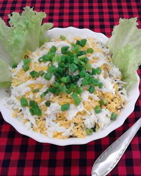 Салат с картошкой фри и курицей