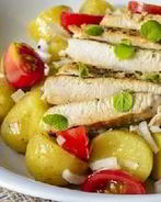 Салат с молодым картофелем и индейкой