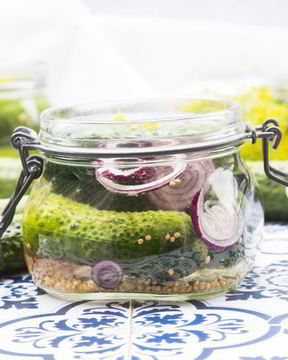 Маринованный салат из огурцов с луком