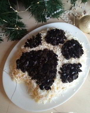 Новогодний салат Собачья лапка