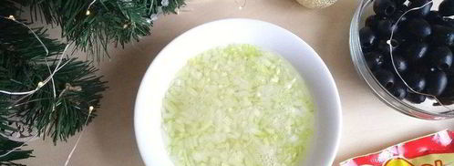 новогодний салат собачья лапка. Шаг 3