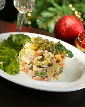 Классический новогодний салат оливье