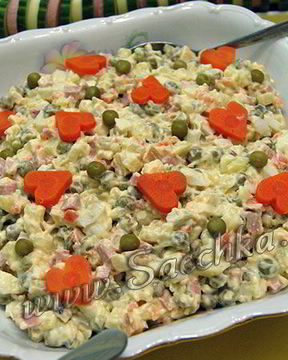 Оливье с колбасой