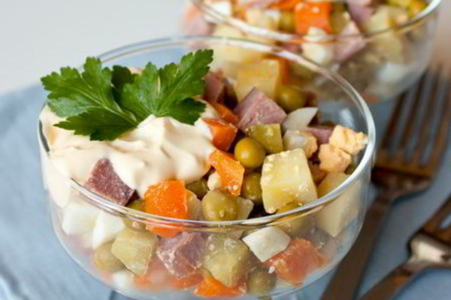 Рецепт оливье с копченым языком