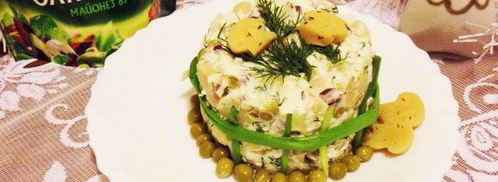 оливье с маринованными грибами. Шаг 10