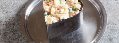 оливье с раковыми шейками. Шаг 11