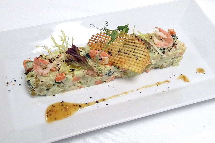 Рецепт постного оливье с креветками и медово-горчичным соусом