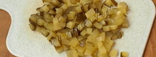 салат оливье с колбасой. Шаг 8