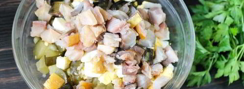 салат оливье с копченой скумбрией. Шаг 7