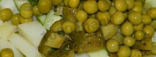 салат оливье с семгой и огурцом. Шаг 6