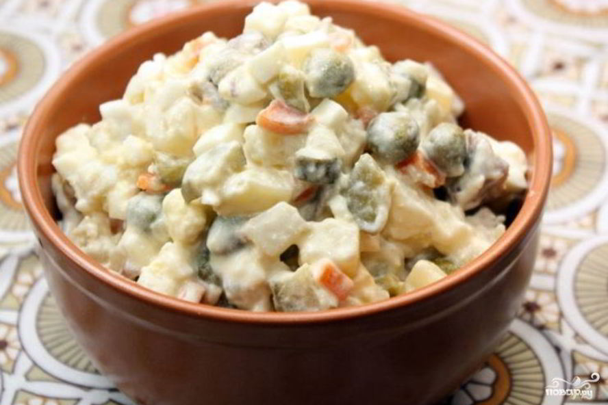 Рецепт салата оливье с солеными огурцами