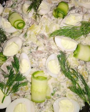Салат Оливье с языком и свежим огурцом