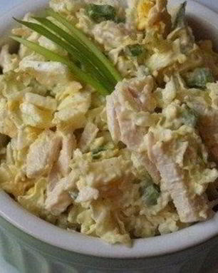 Простой салат из пекинской капусты и курицы