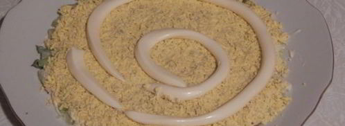 салат инь-янь с черносливом. Шаг 8