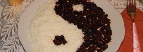 салат инь-янь с черносливом. Шаг 12