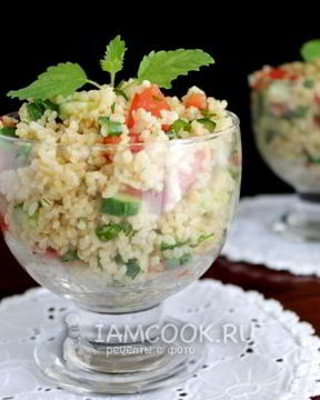 Салат из булгура с помидорами и огурцом