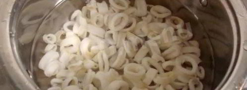 салат кальмары с авокадо. Шаг 3