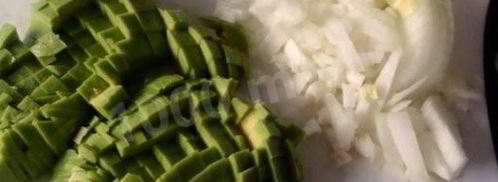 салат кальмары с авокадо. Шаг 4