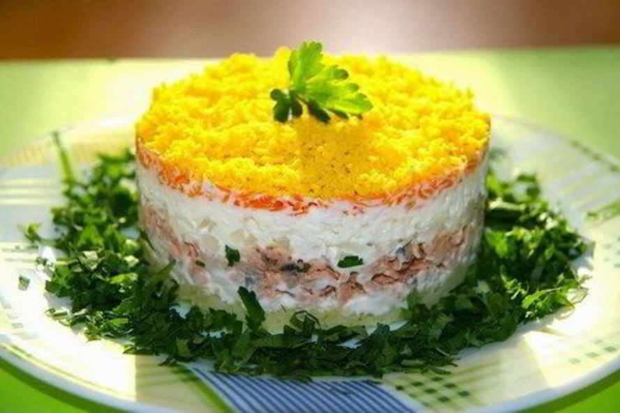 Рецепт порционного салата мимоза с горбушей