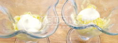 салат мимоза с горбушей. Шаг 4