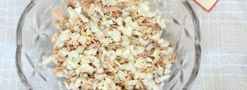 салат мимоза с консервированной горбушей. Шаг 4