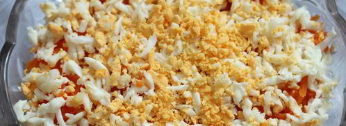 салат мимоза с консервированной горбушей. Шаг 7