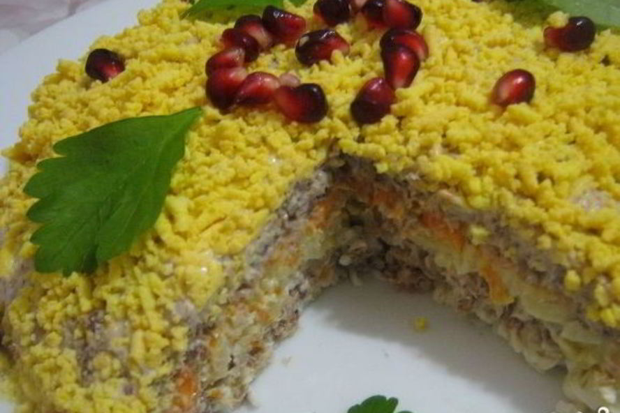 Рецепт салата мимоза с консервой и сыром