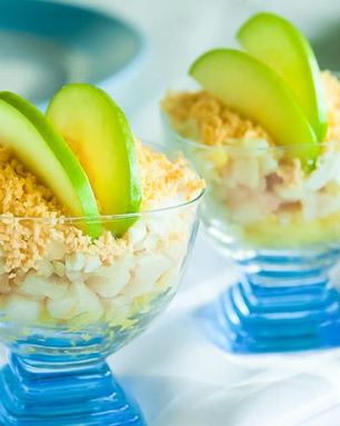 Салат Мимоза с копченой рыбой и с яблоком