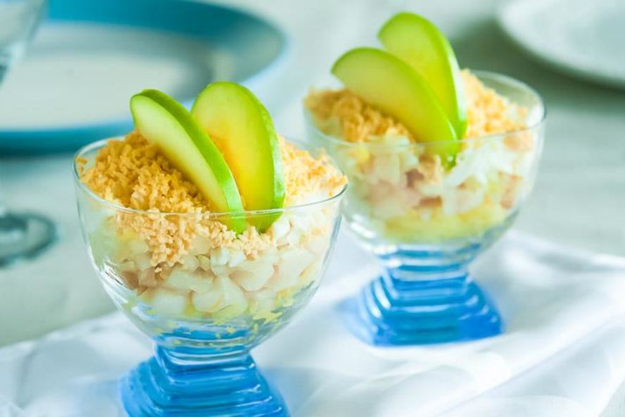 Рецепт салата мимоза с копченой рыбой и с яблоком