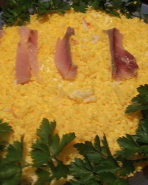 Салат Мимоза с копченой ставридой и яблоком