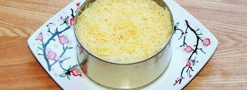 салат мимоза с тунцом и йогуртом. Шаг 12