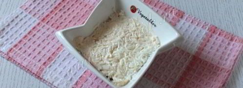 салат мимоза с яблоком. Шаг 8