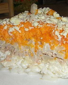 Слоеный салат Мимоза с рыбой и рисом