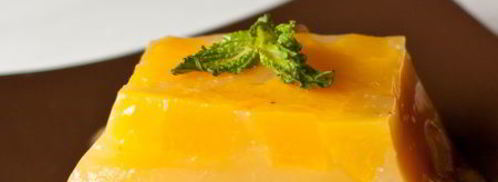 желе мимоза с персиками и клубникой. Шаг 10