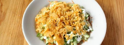 салат орхидея с чипсами и ветчиной. Шаг 5