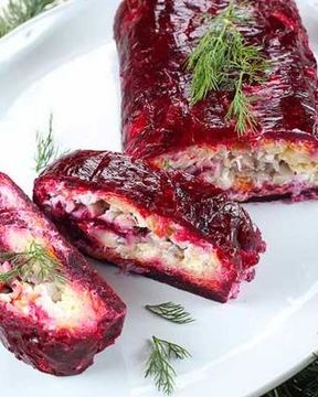 Салат-рулет Сельдь под шубой с сыром