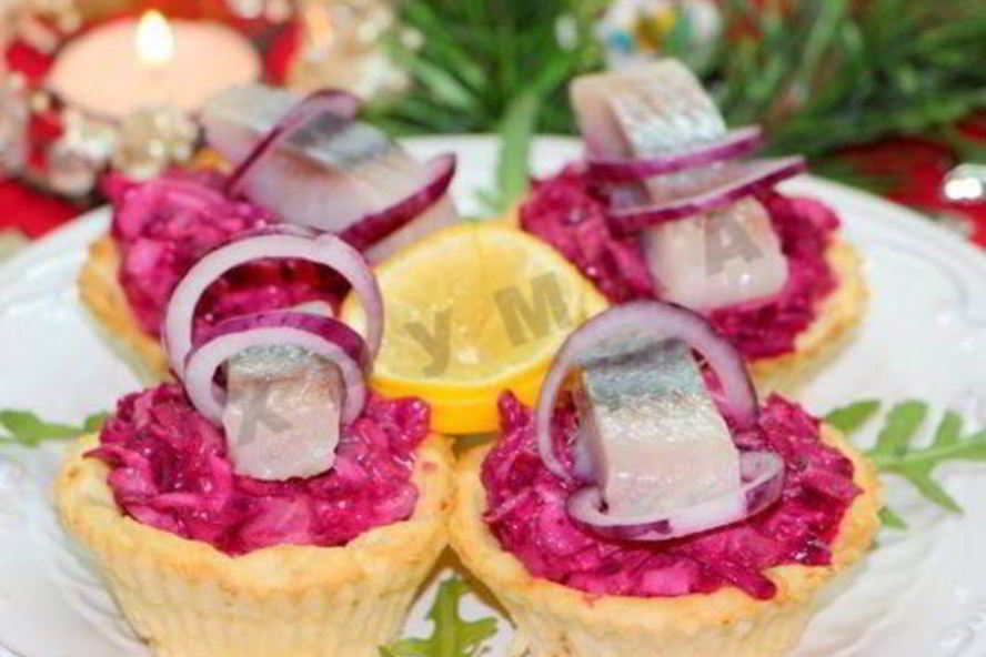 Рецепт сельди под шубой в картофельных тарталетках