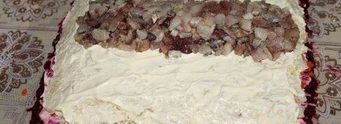 селедка под шубой, свернутая рулетом. Шаг 4