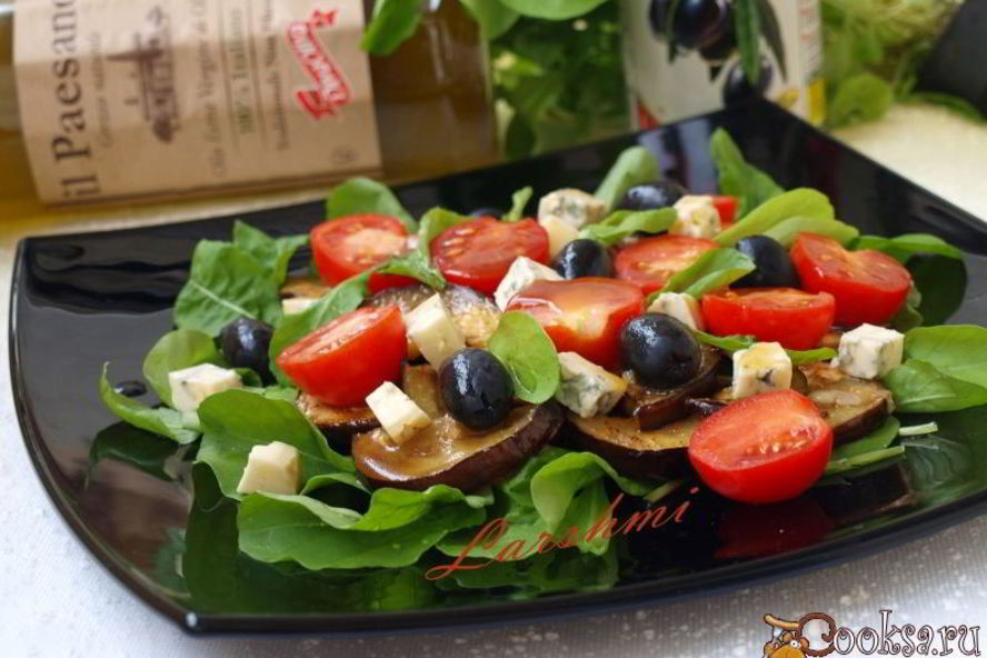 Рецепт салата с баклажанами, рукколой и сыром