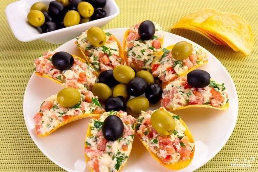 Рецепт салата с чипсами и ветчиной