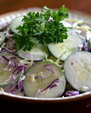 Салат с капустой и огурцом