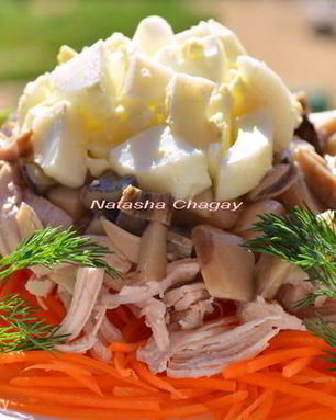 Салат с курицей и маринованными грибами